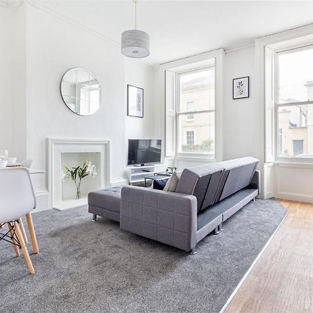 Host & Stay - Montpellier Villa Apartment Cheltenham Bagian luar foto