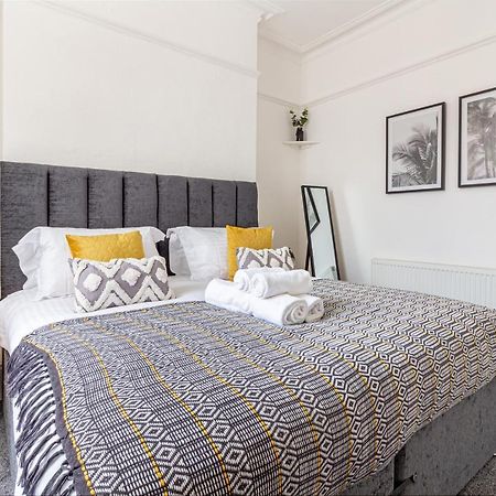 Host & Stay - Montpellier Villa Apartment Cheltenham Bagian luar foto