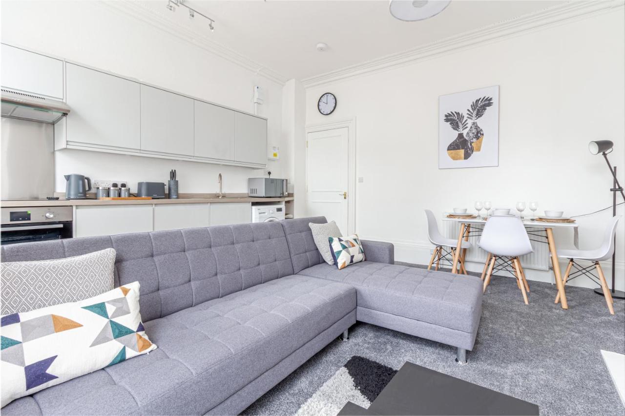 Host & Stay - Montpellier Villa Apartment Cheltenham Bagian luar foto