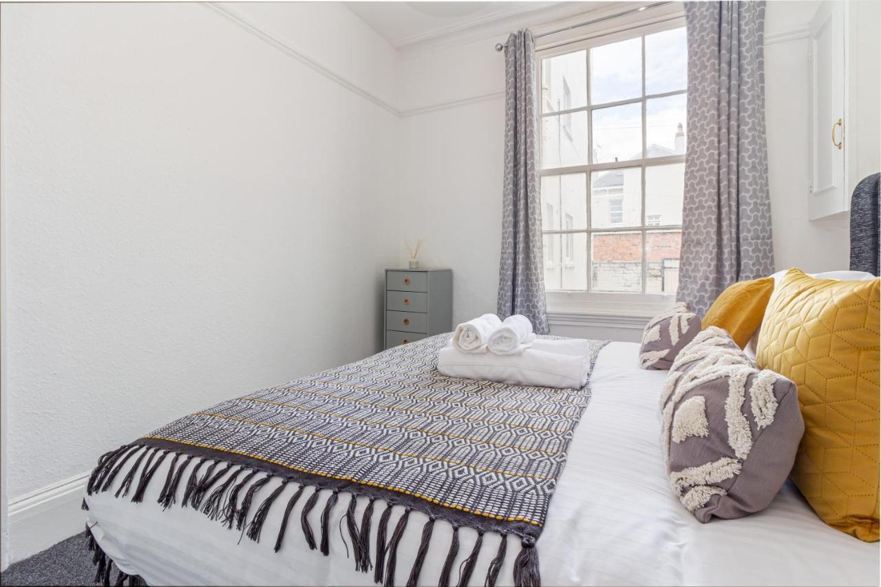 Host & Stay - Montpellier Villa Apartment Cheltenham Bagian luar foto