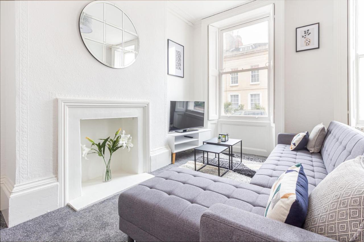 Host & Stay - Montpellier Villa Apartment Cheltenham Bagian luar foto