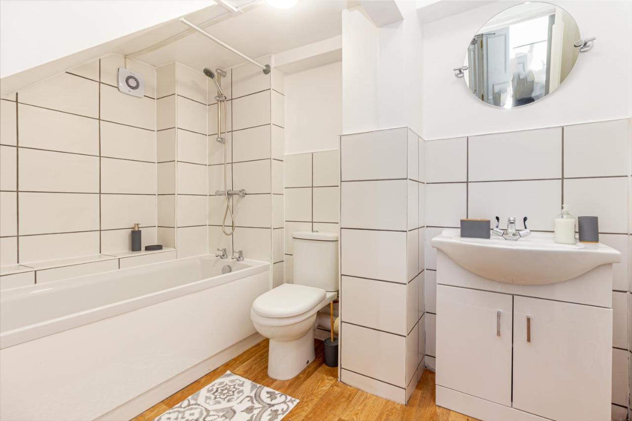 Host & Stay - Montpellier Villa Apartment Cheltenham Bagian luar foto