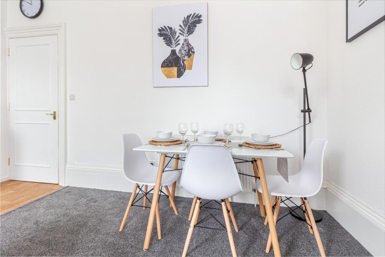 Host & Stay - Montpellier Villa Apartment Cheltenham Bagian luar foto
