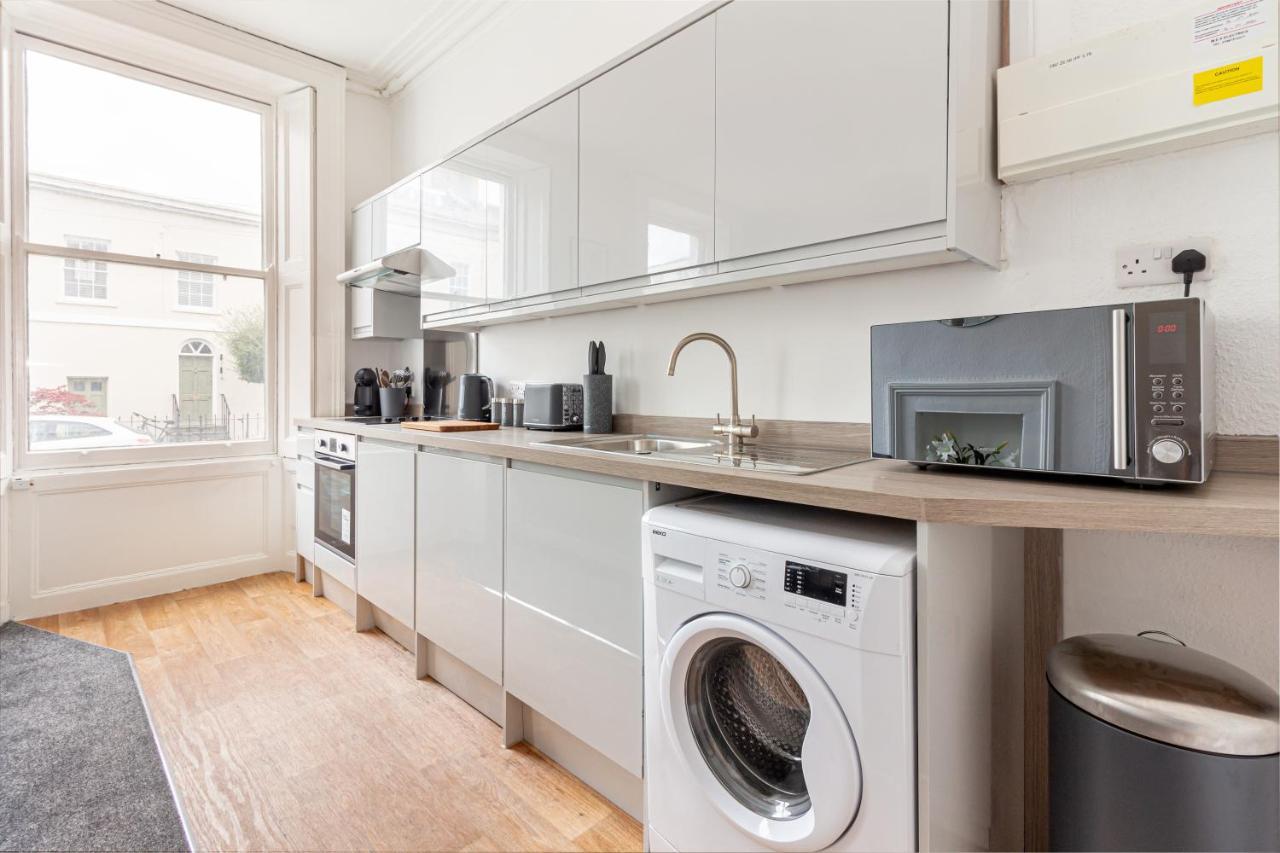 Host & Stay - Montpellier Villa Apartment Cheltenham Bagian luar foto
